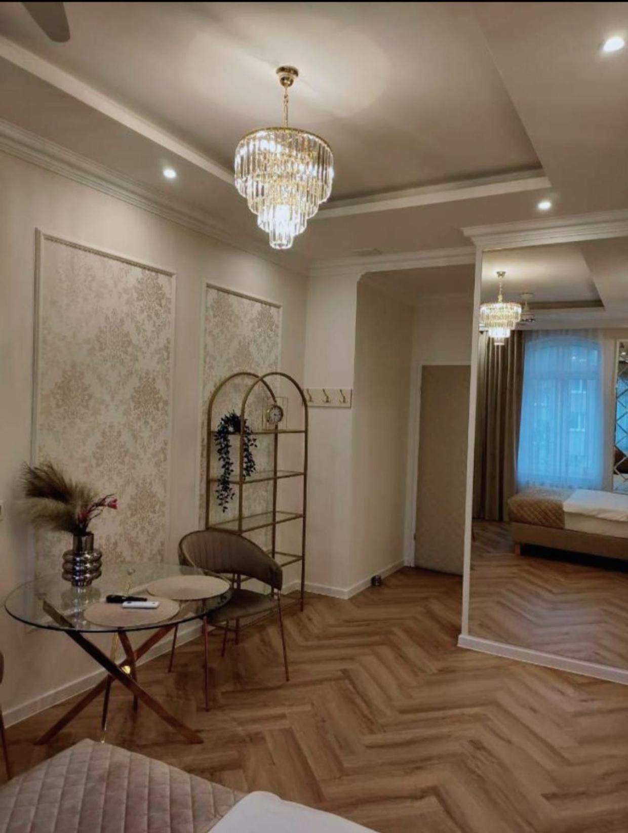 Apartment Crystal